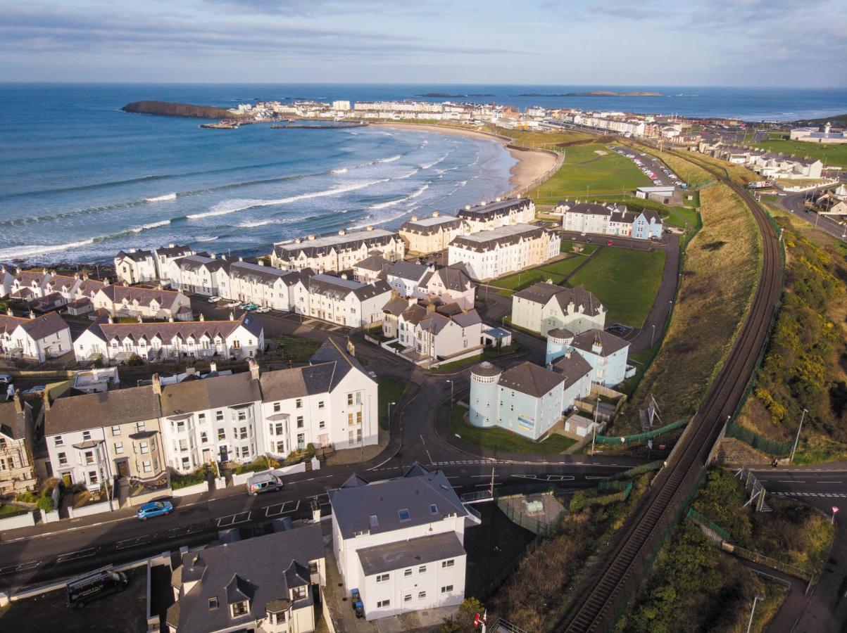 White Hall Portrush Apartamento Exterior foto